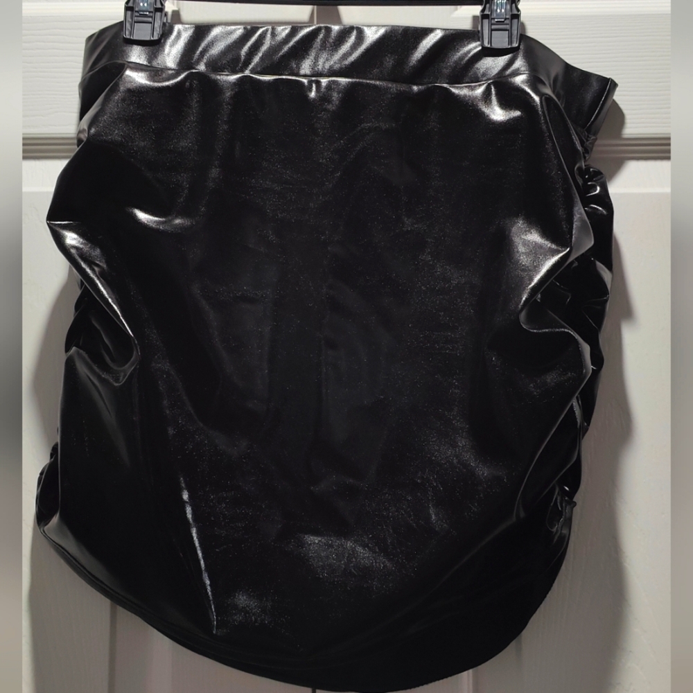 NWOT Shiny Black PU Skirt, size XXL (Chinese size)